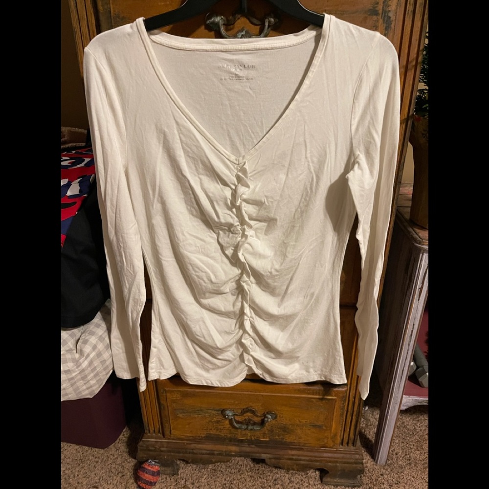 Ann Taylor Sz Medium white / cream Stretch Blouse Long Sleeve Gathered  Front